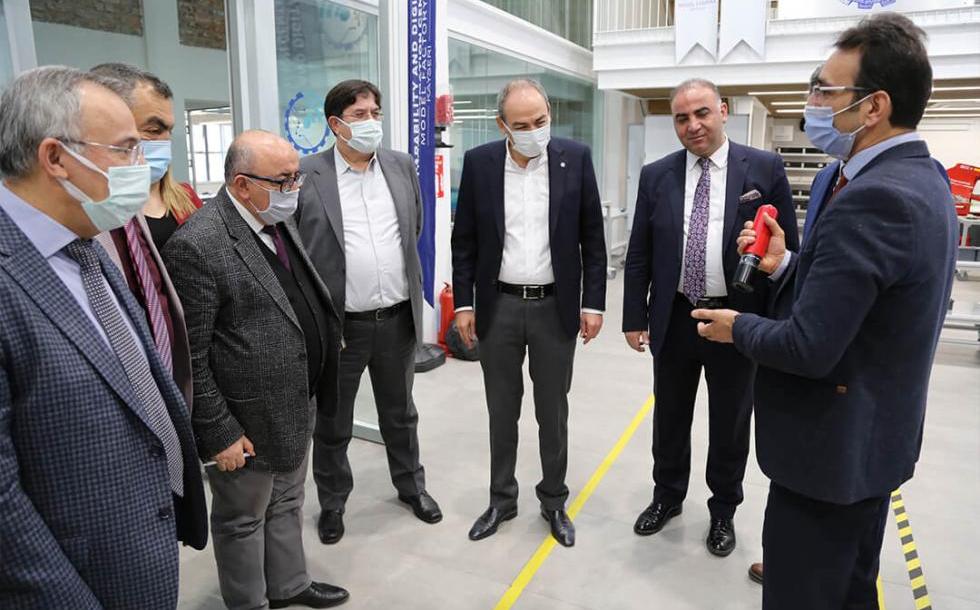 Yönetim Kurulu Başkanımız Mehmet Büyüksimitci eşliğinde bazı sanayiciler Kayseri Model Fabrika'yı ziyaret etti.